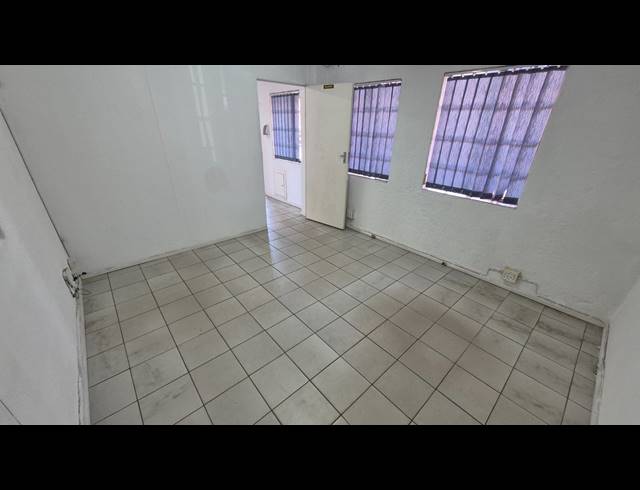 200M² FACTORY FOR SALE IN MOREHILL